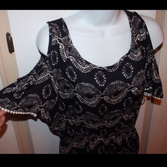 Romper shorts peep shoulder boho fun hem back tie - Picture 5 of 10